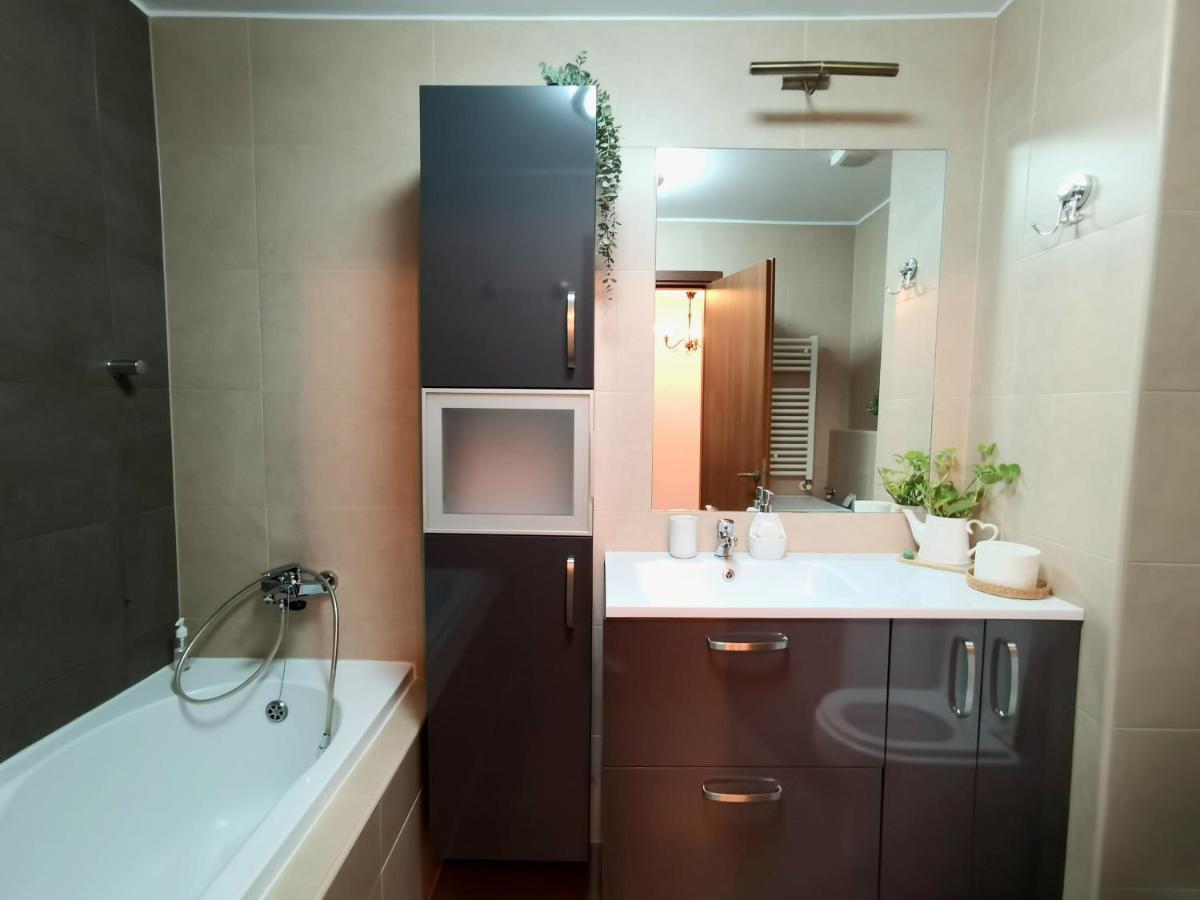 Cosy Boutique 61 Sqm Apartment - Private Parking - Ten Blocks Residence Bukarest Exterior foto