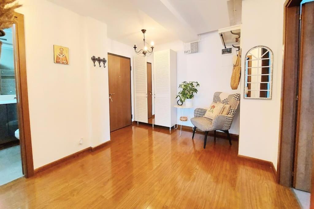 Cosy Boutique 61 Sqm Apartment - Private Parking - Ten Blocks Residence Bukarest Exterior foto
