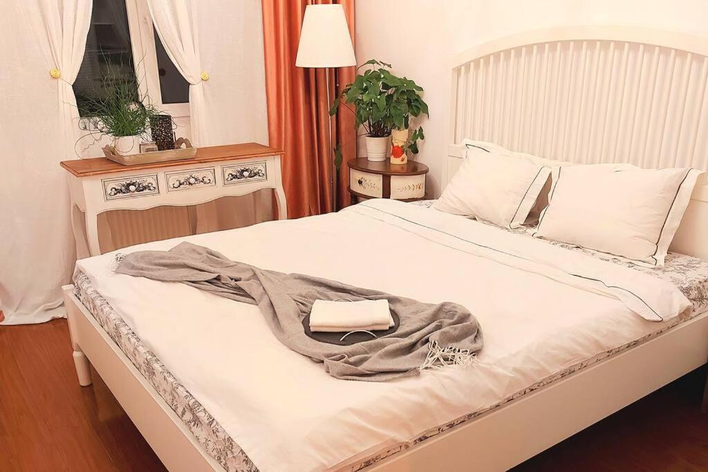 Cosy Boutique 61 Sqm Apartment - Private Parking - Ten Blocks Residence Bukarest Exterior foto