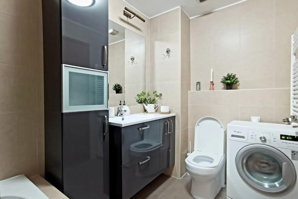 Cosy Boutique 61 Sqm Apartment - Private Parking - Ten Blocks Residence Bukarest Exterior foto