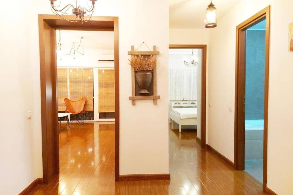 Cosy Boutique 61 Sqm Apartment - Private Parking - Ten Blocks Residence Bukarest Exterior foto